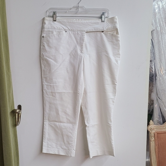 Hennes Capris - Picture 13 of 13